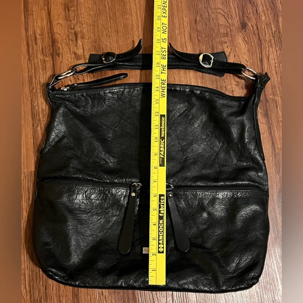 Pulicati black leather shoulder bag, made in Italy.